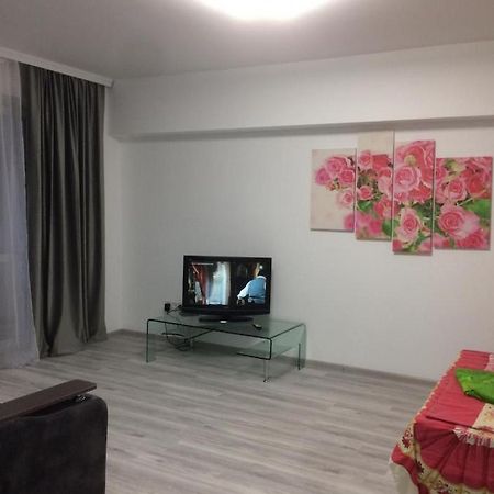 Квартира Юбилейный Almaty Ngoại thất bức ảnh
